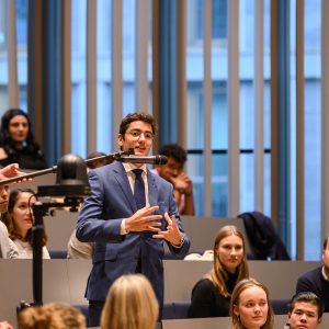 Sudents questioning the world leaders | HagueTalks